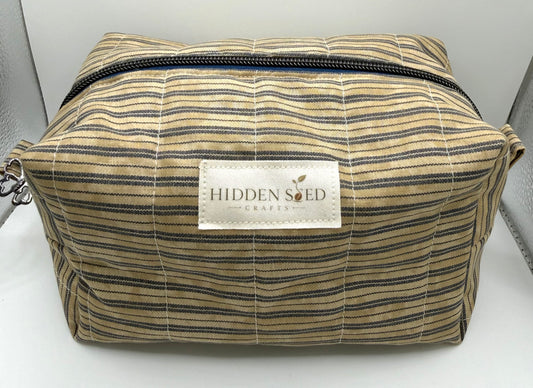 Quilted Boxy Pouch - Neutral Surprise